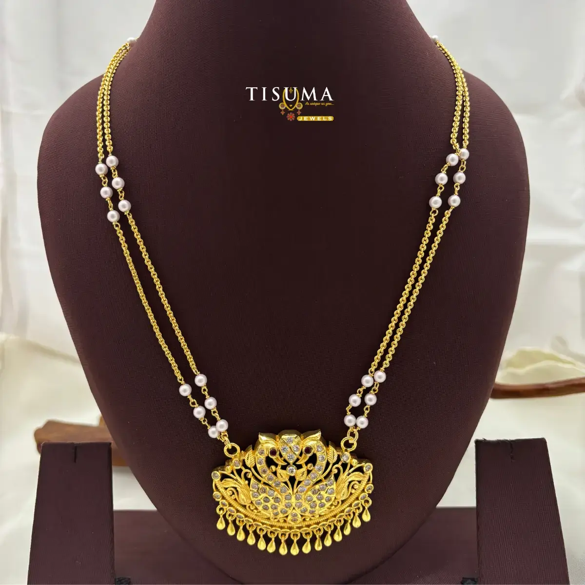 Matte Peacock dollar chain-White